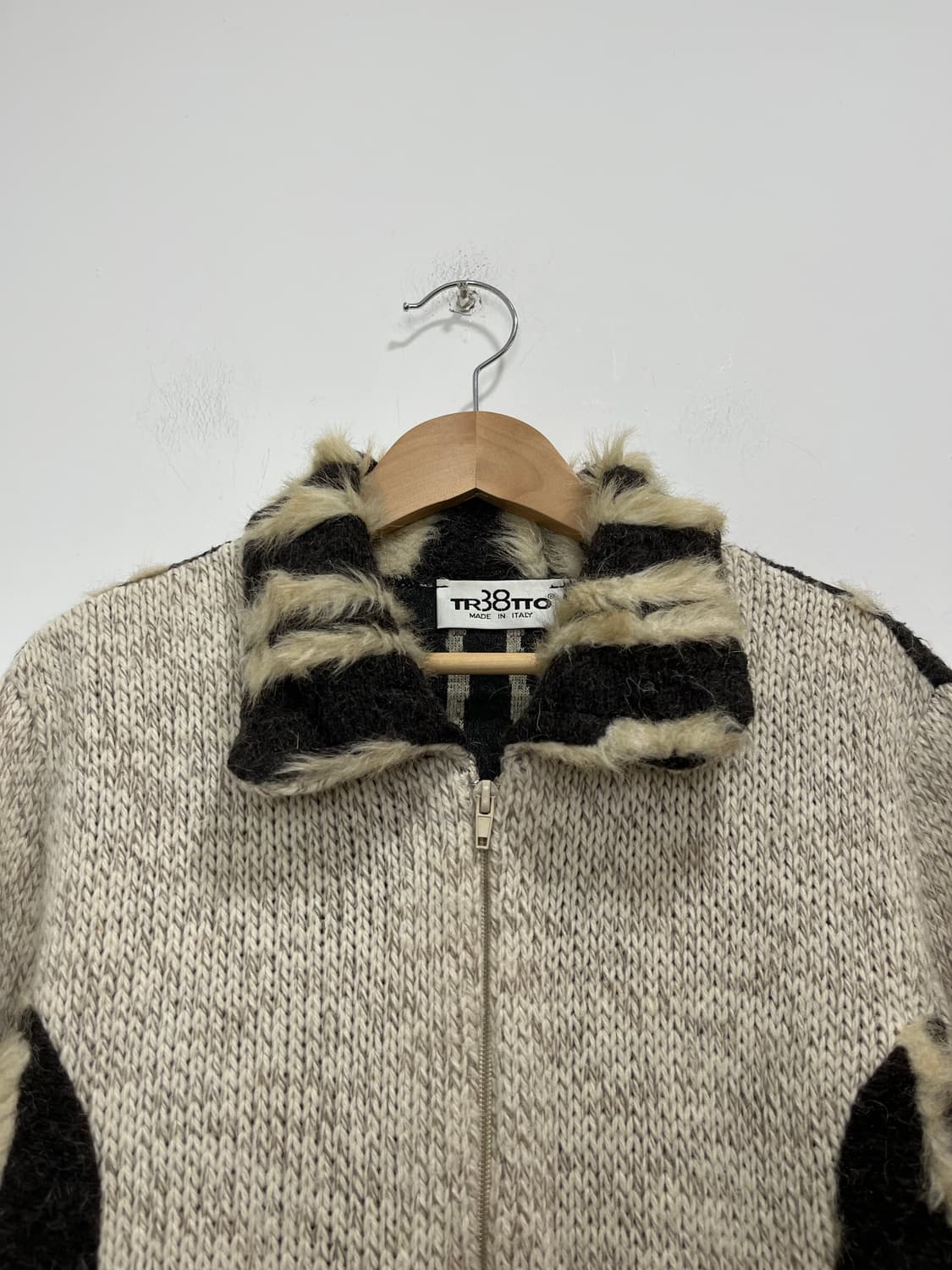 TR3NTO 퍼 디테일 니트 집업 상품이미지5