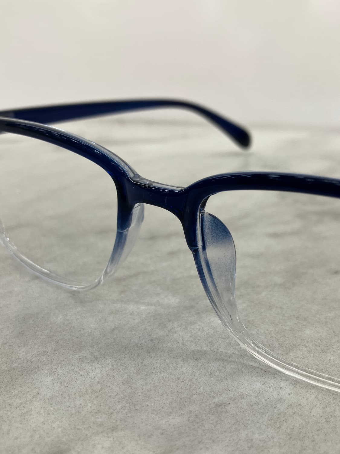 오앤씨 ONC 네이비클리어 반무테 쉐입 스퀘어 뿔테 안경 상품이미지5
