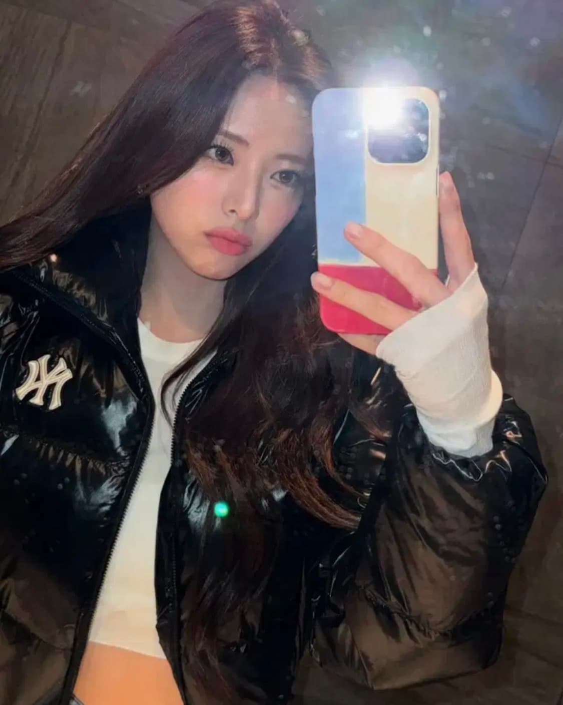 mlb 유광 패딩 (잇지 유나 착용) 상품이미지1