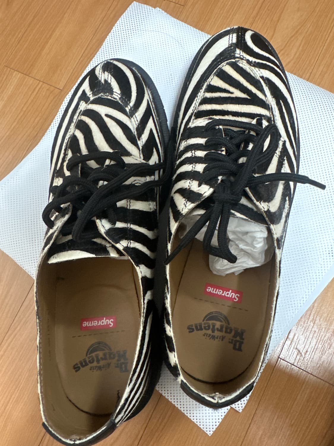 슈프림 닥터마틴 제브라 2046 상품이미지1