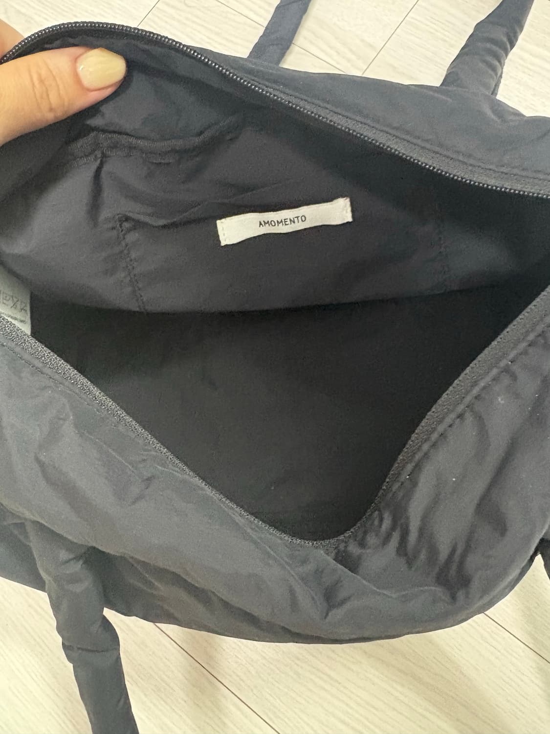 아모멘토 패티드숄더백 상품이미지4