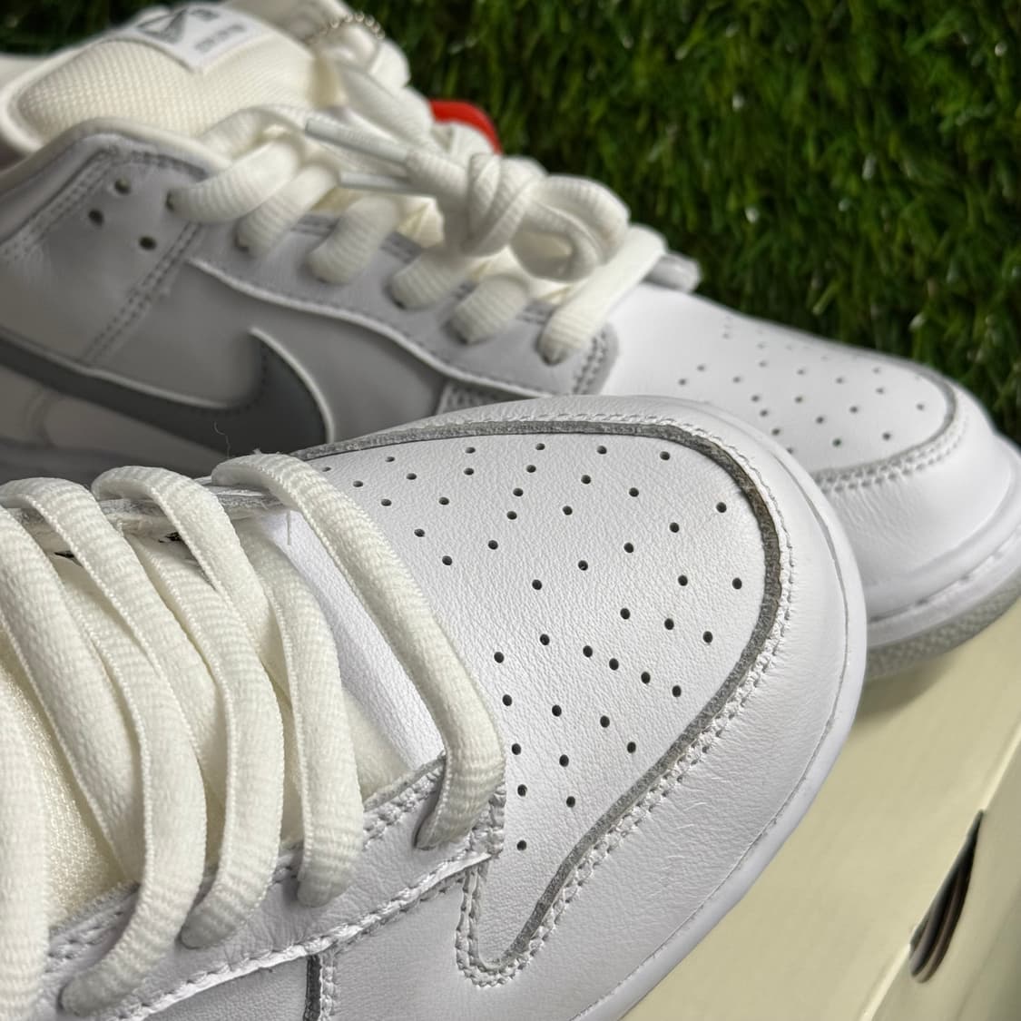 나이키 x 슈프림 SB 덩크 로우 화이트 상품이미지5