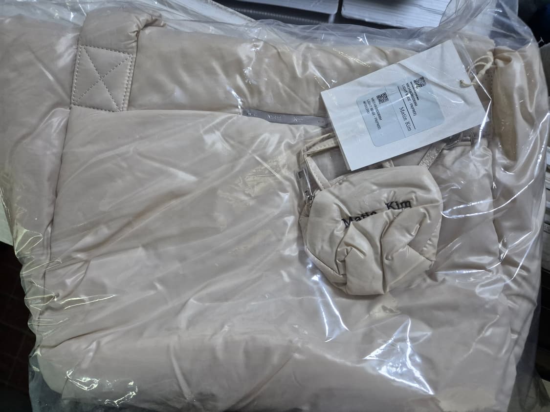 (새상품) 마뗑킴 패딩 토트백 라이트베이지 상품이미지3