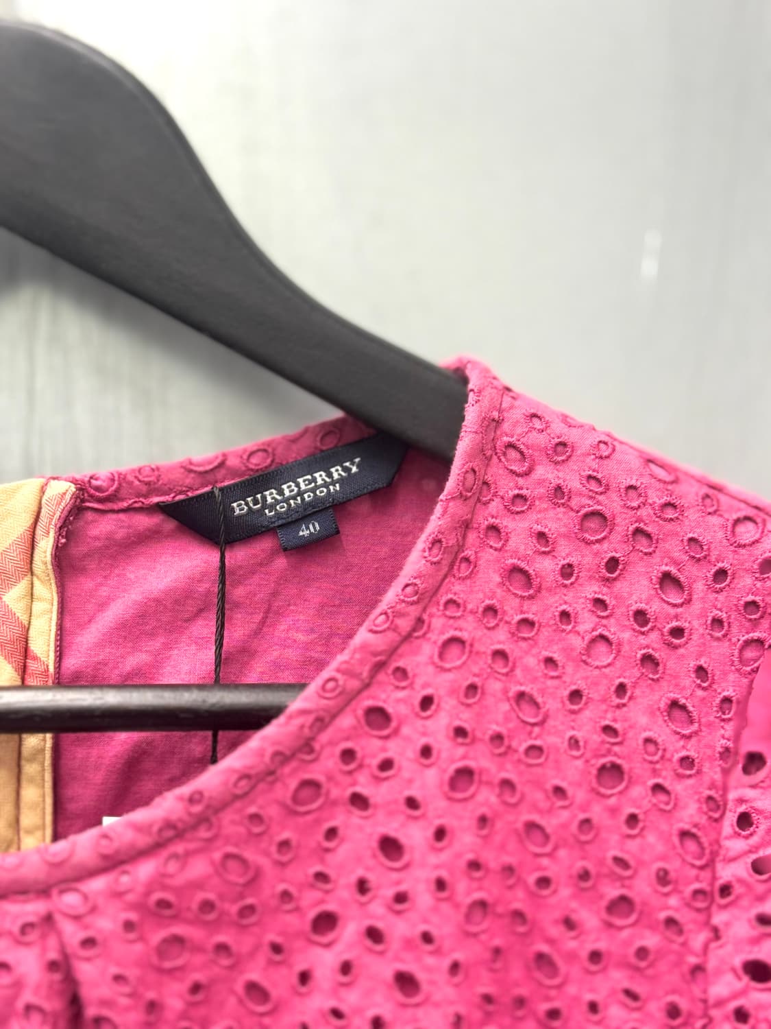 Burberry 버버리 핑크 아일렛 펀칭 자수 반소매 블라우스 상품이미지8