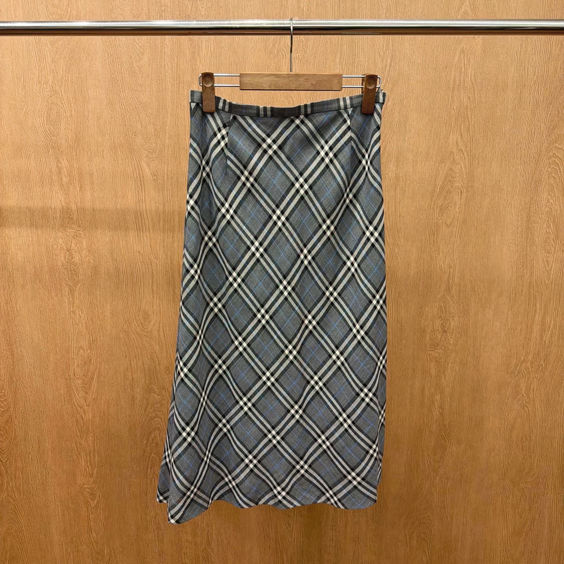 버버리 울 미디 스커트 노바 체크 패턴 디테일 A라인 차콜 그레이 상품이미지2