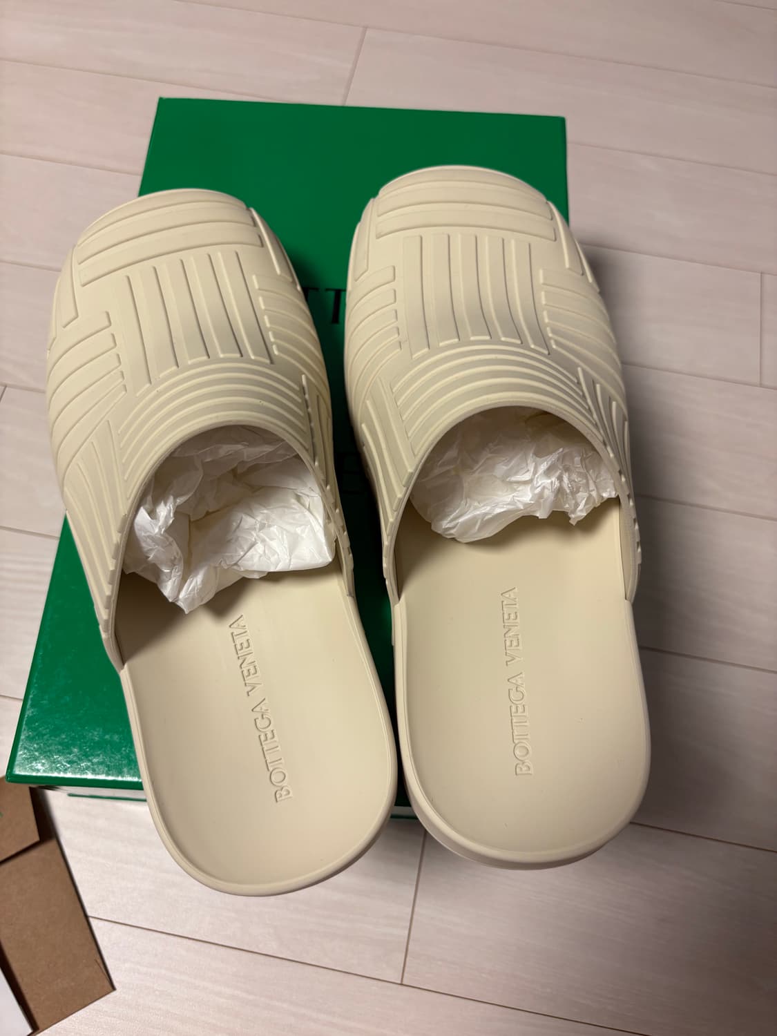 [새상품]보테가 베네타 러버 클로그 슬라이더 씨 솔트 41 상품이미지2