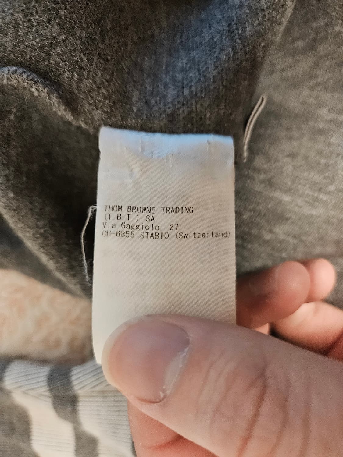 톰브라운 4선 반집업 그레이 색상 5사이즈 판매합니다! 상품이미지8