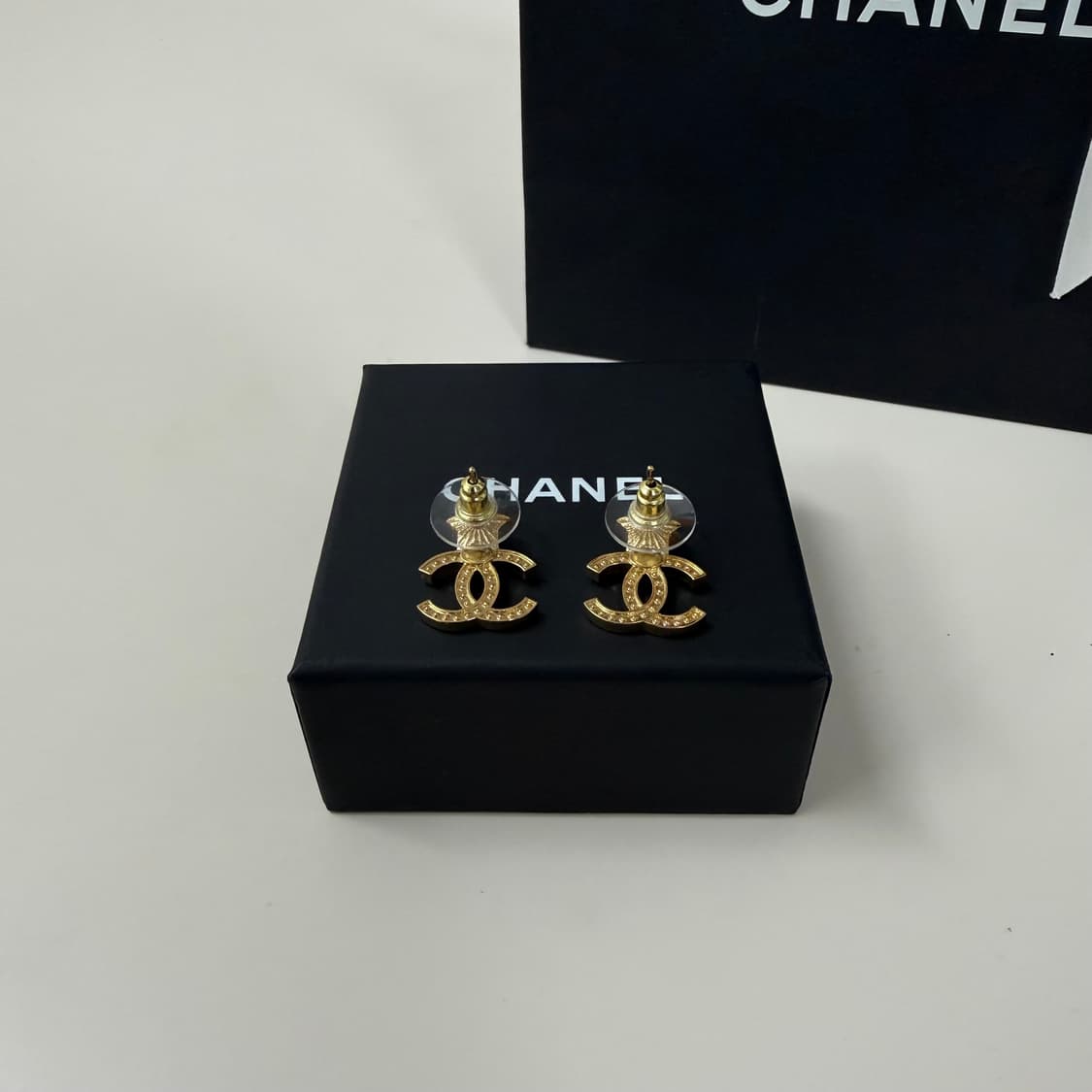 (당일출고) 샤넬 CC로고 스타 이어링 상품이미지3