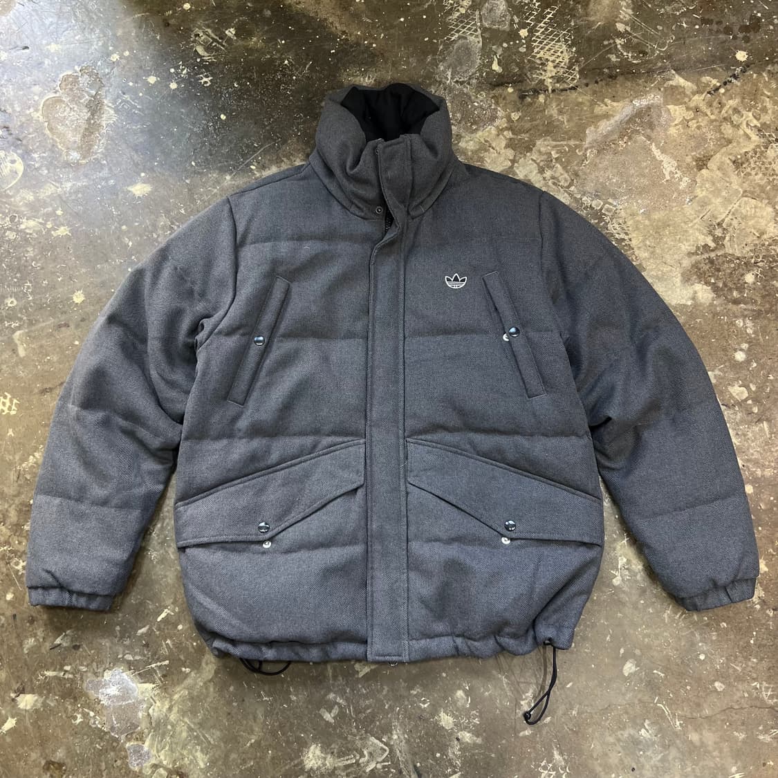 100) 아디다스 헤링본 패턴 덕다운 패딩점퍼 오리털패딩 상품이미지2