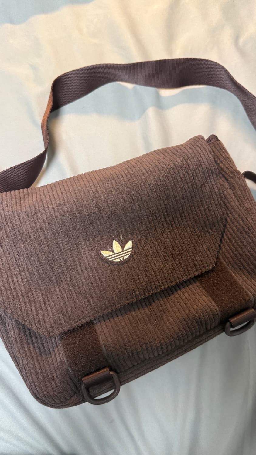 아디다스 넥스트+ 코듀로이 메신저백 쉐도우 브라운 상품이미지2