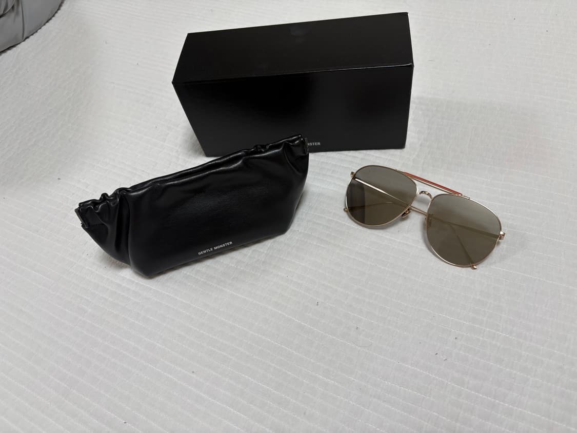 젠틀몬스터 미오미오032 선글라스 금테  상품이미지1