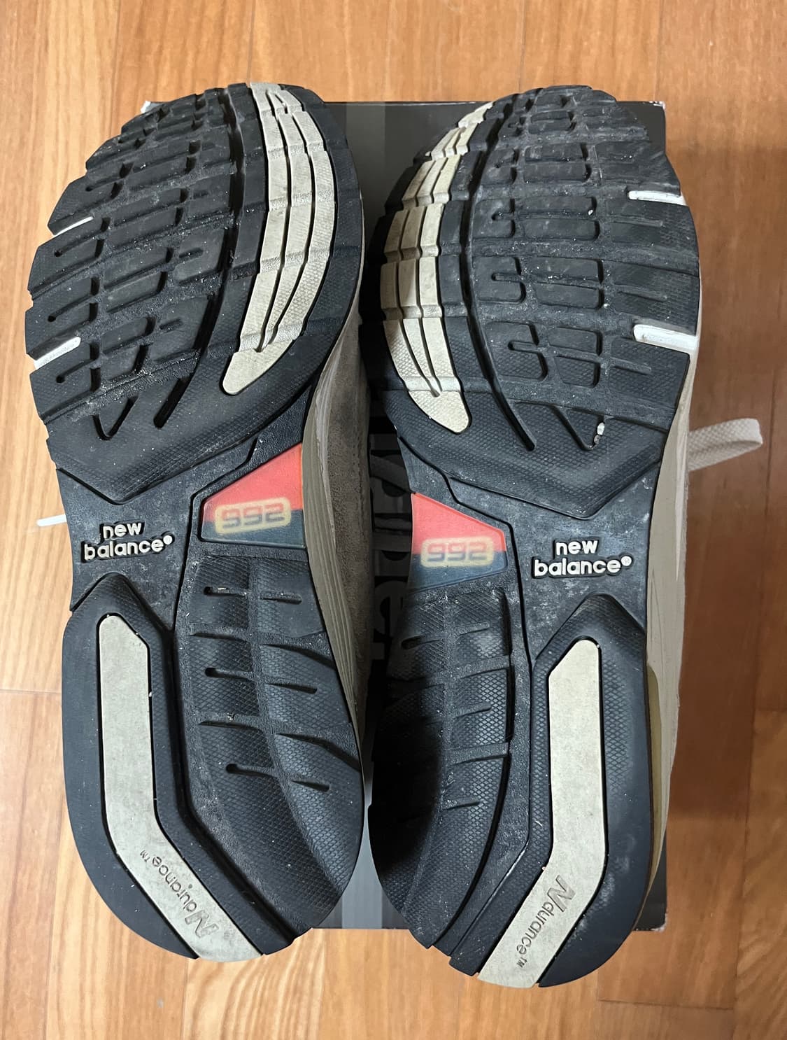 뉴발란스992 270 중고 상품이미지6