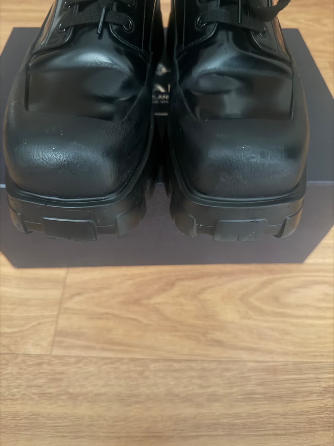 ”프라다 모놀리스 더비“ 오늘 발송 가능 상품이미지5