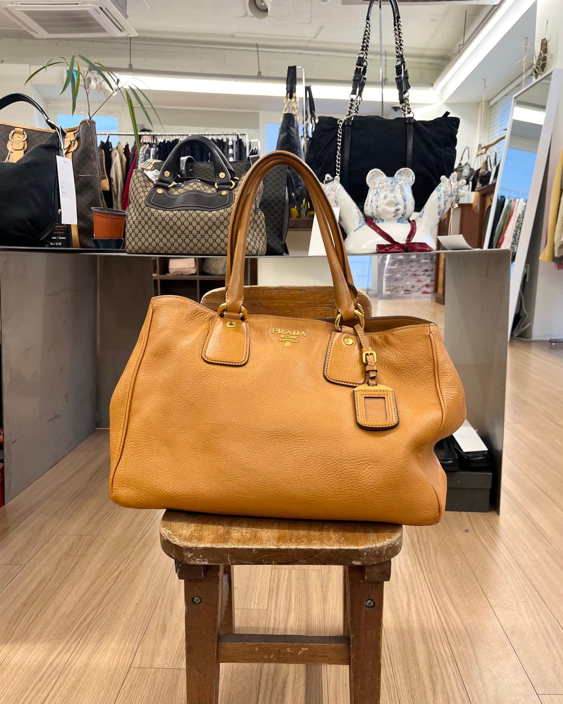 프라다 비텔로 다이노 레더 오픈 토트백 상품이미지1