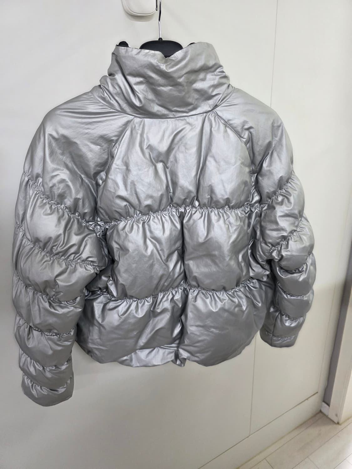 나이키 우먼스 메탈릭 실버 숏 다운 패딩 m 상품이미지2