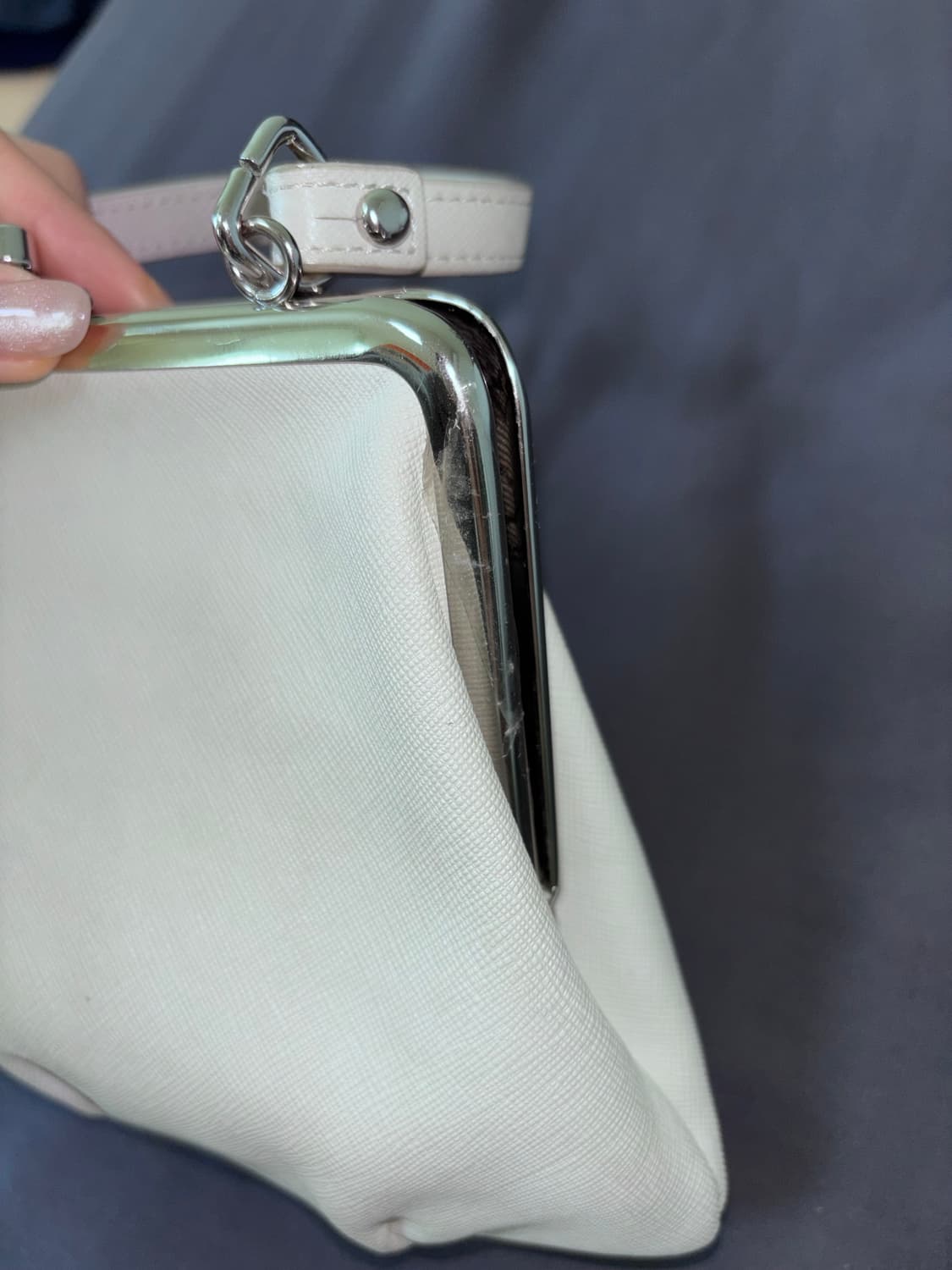 비비안웨스트우드 프레임 펄스백 복조리백 화이트 상품이미지4