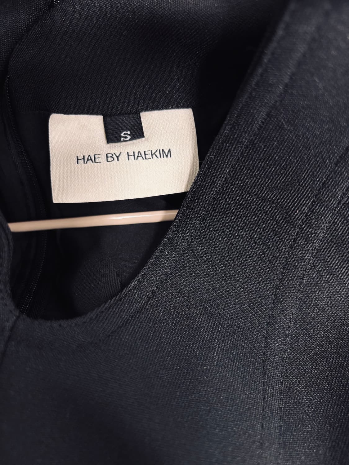 해 바이 해킴 컷아웃 디테일 볼륨 슬리브 드레스 블랙 상품이미지3