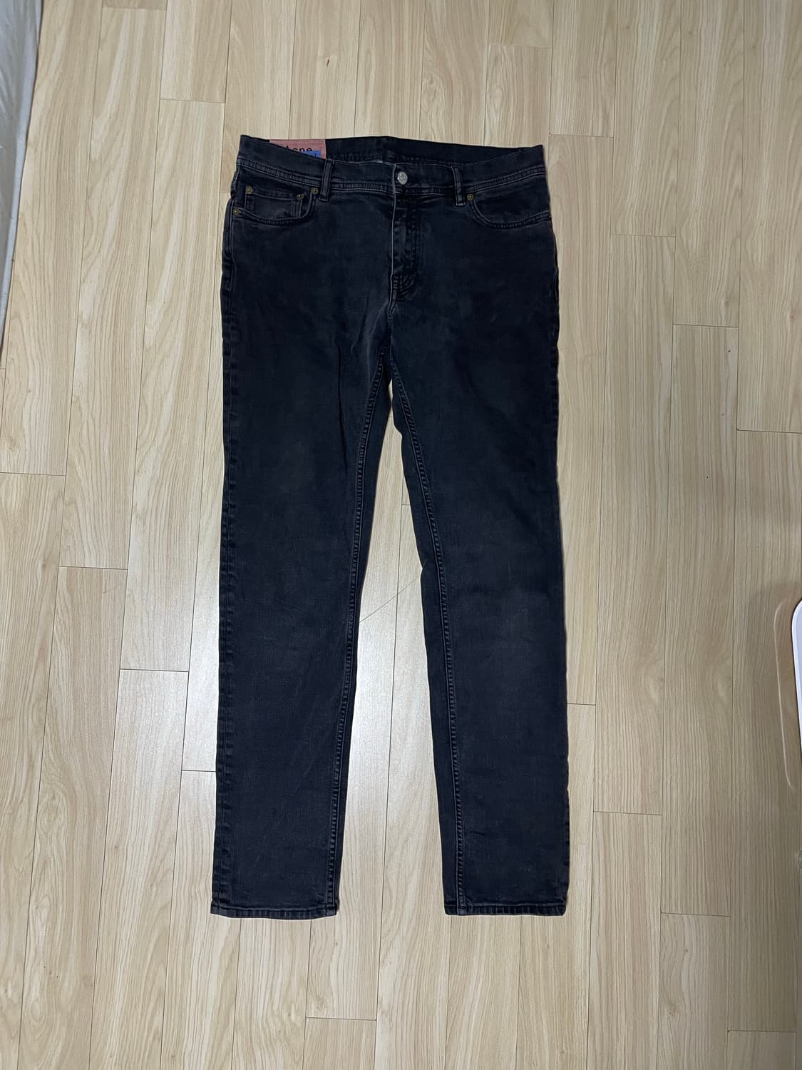 아크네 슬림핏 리버 진 상품이미지3