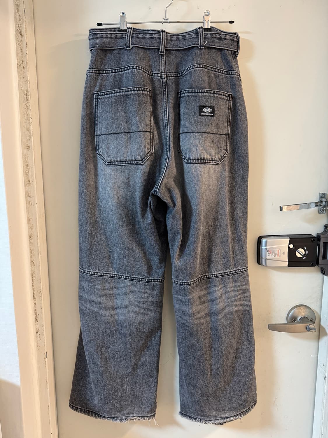 해칭룸 X 디키즈 Belted Snow Jeans Washed Black 상품이미지2