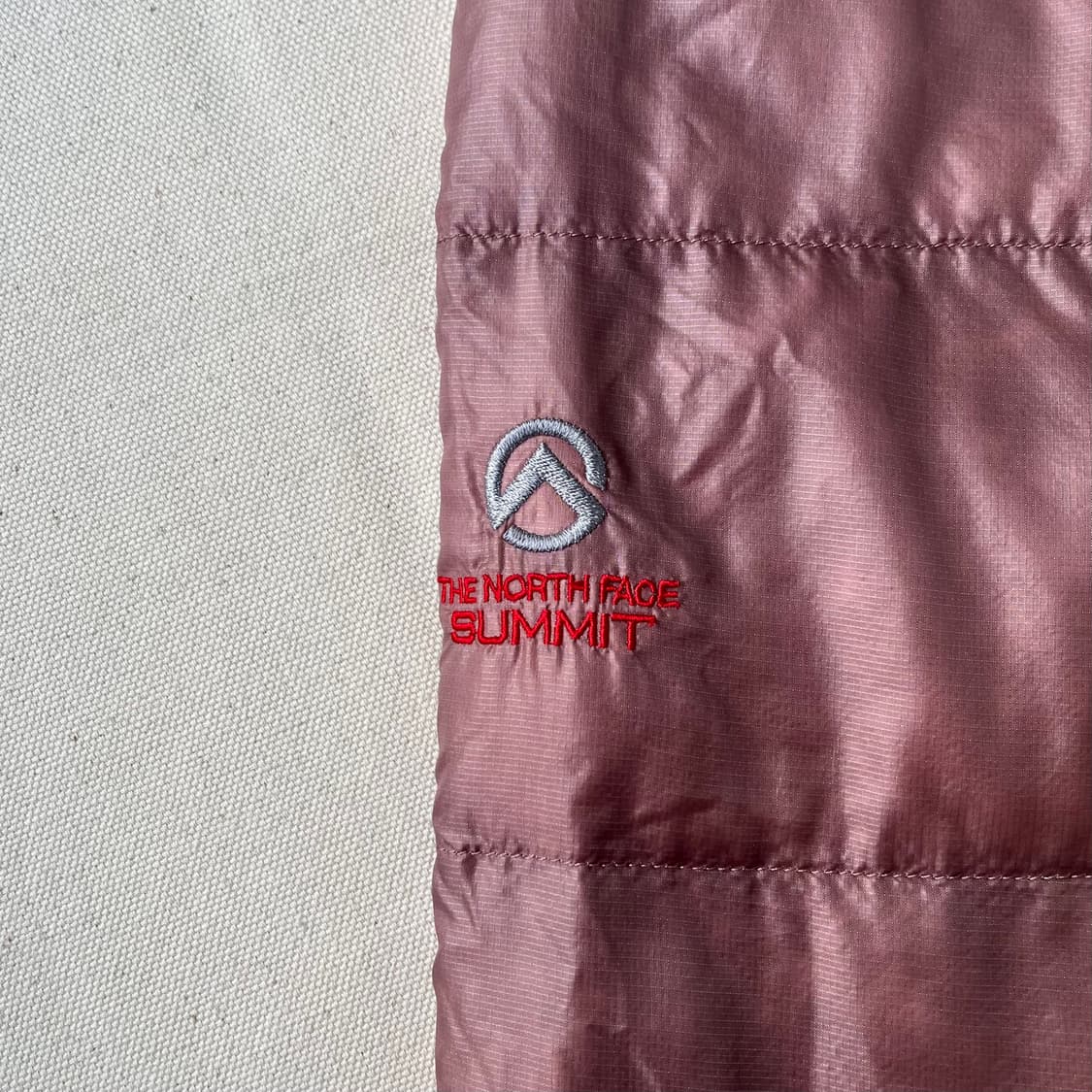 노스페이스 써밋 아콘카구아 경량 패딩 상품이미지4