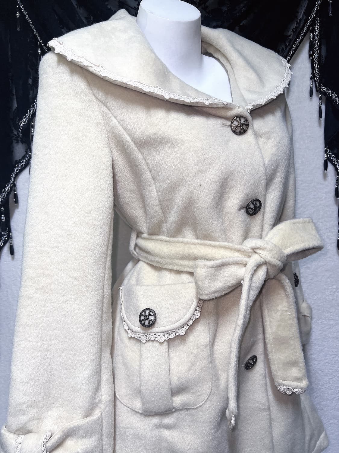 엑시즈팜 라떼갸루 로맨틱 로걀 베이지 레이스 리본 벨트 코트 자켓 핀터 상품이미지5