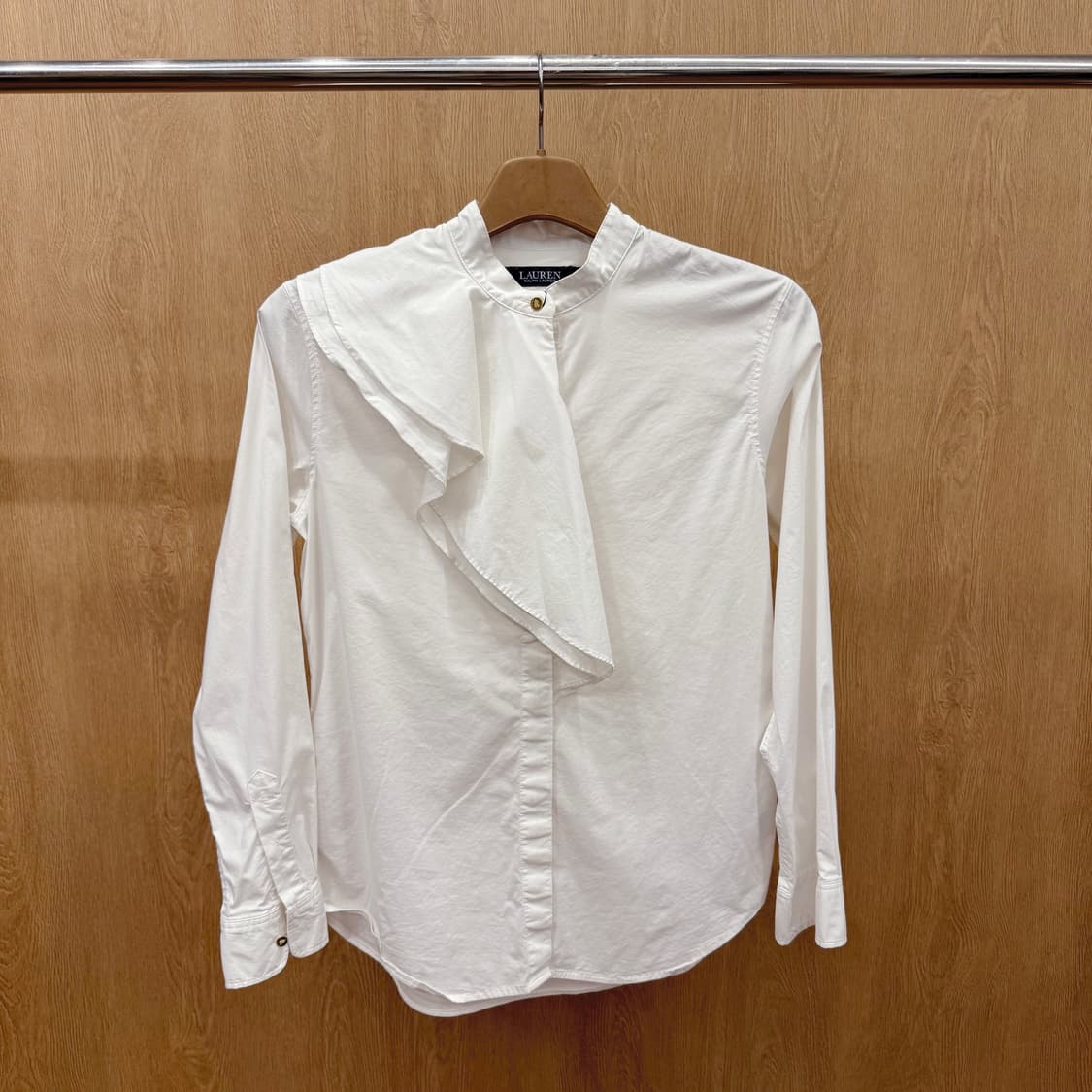 랄프로렌 스탠드카라 코튼 블라우스 프릴 셔츠 골드 버튼 디테일 화이트 상품이미지2