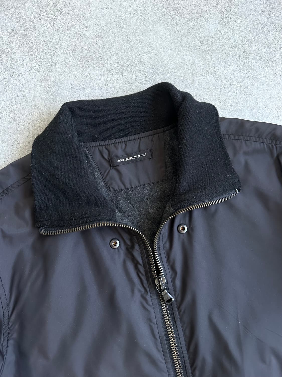 존바바토스 하이넥 버튼 투웨이 봄버 자켓 상품이미지5