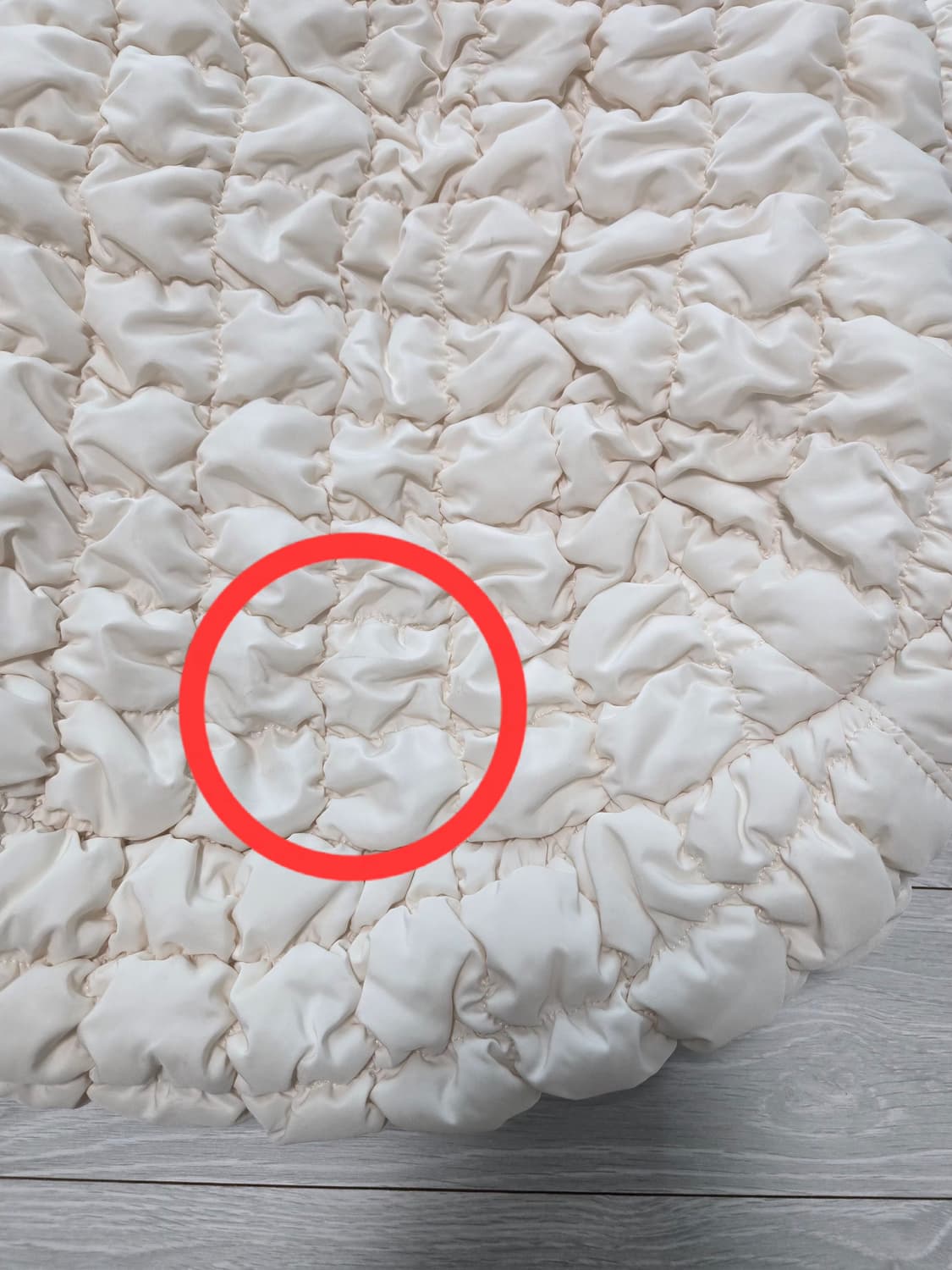 코스 오버사이즈 퀄티드 크로스바디 백 (라이트 베이지) 상품이미지3