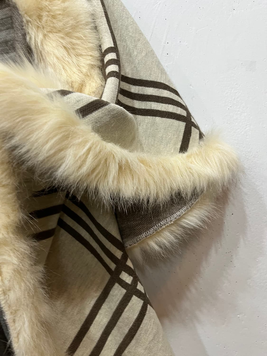 Riana JPN 퍼 트리밍 케이프 상품이미지5