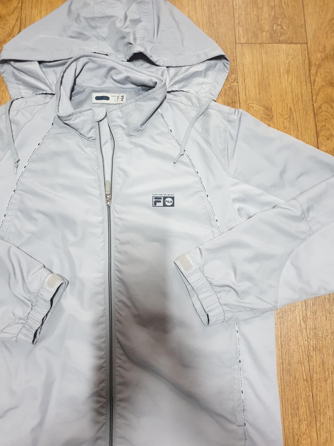 1052 휠라 운동복 바람막이 110 사이즈입니다 상품이미지3