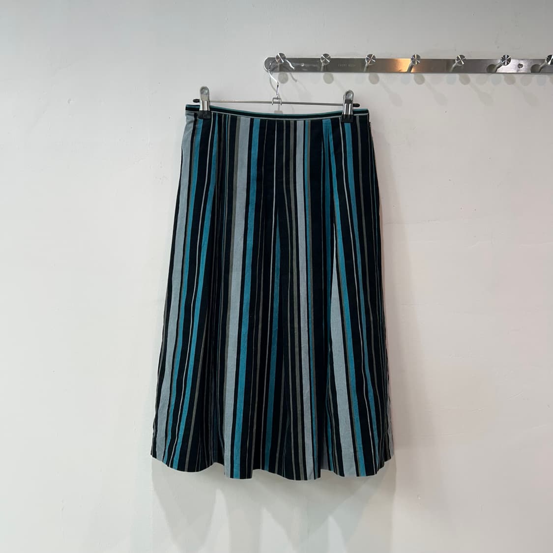 컬러믹스 스트라이프 미디 스커트 상품이미지1