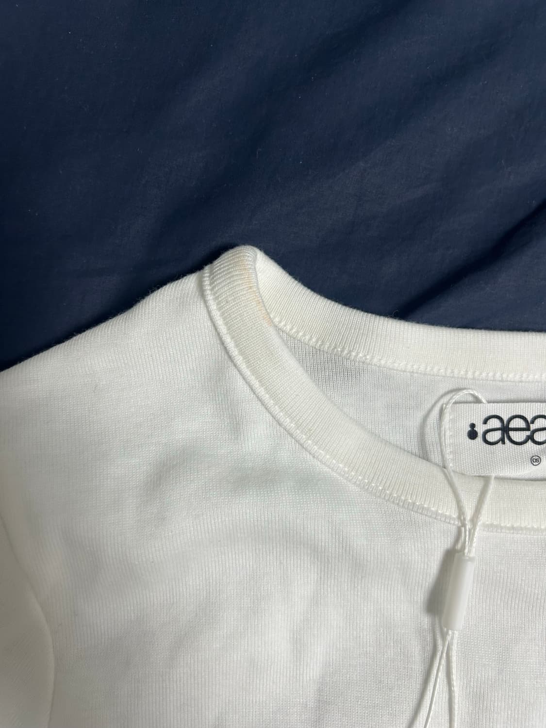반팔 DOT SMALL LETTER TEE 상품이미지3