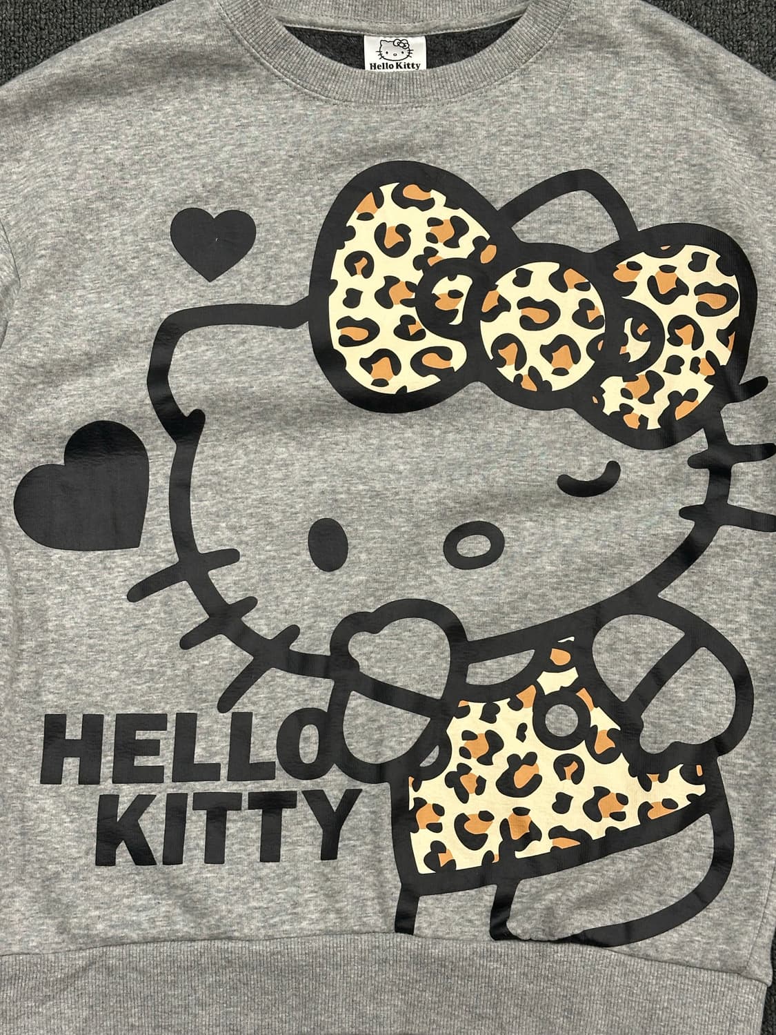 L)산리오 헬로키티 빈티지 그레이 플리스 스웻셔츠 상품이미지3