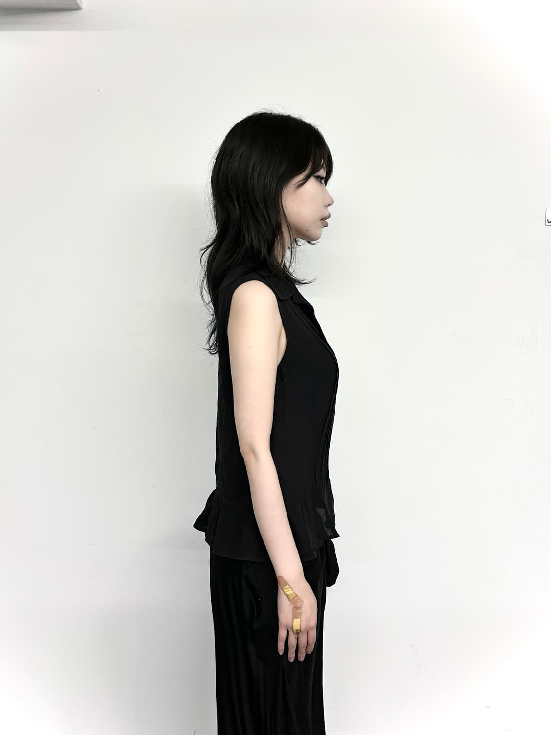 Armani collezioni 플리츠 시스루 슬리브리스 셔츠 상품이미지2