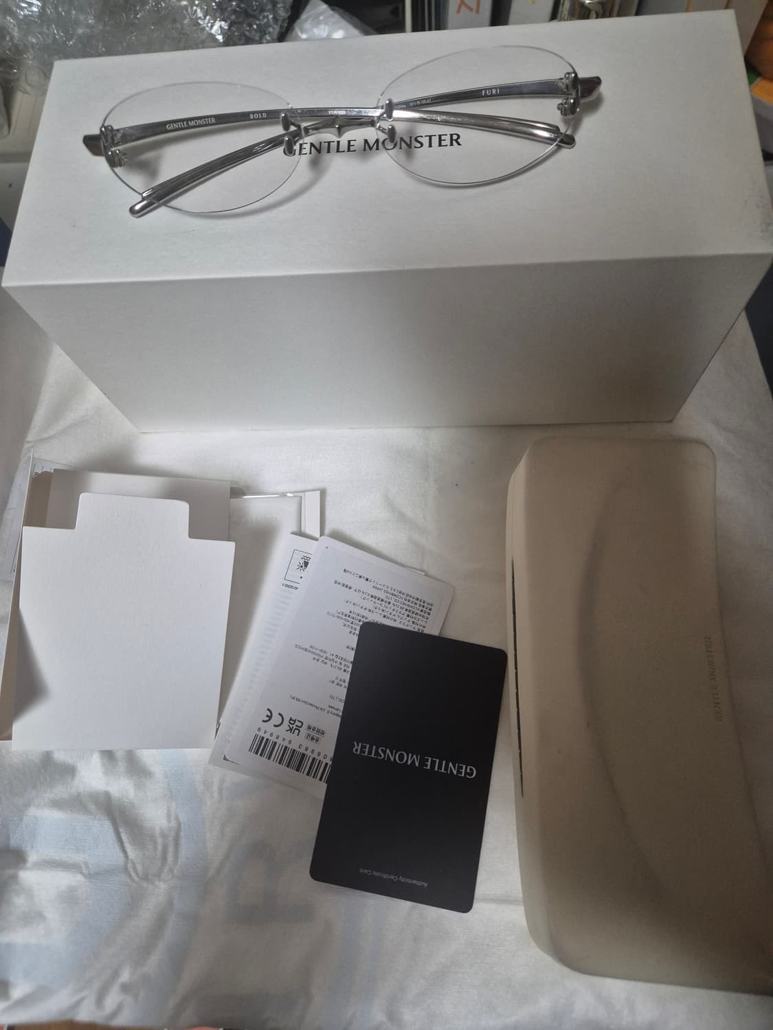 젠틀몬스터 퓨리 02 안경테  상품이미지3