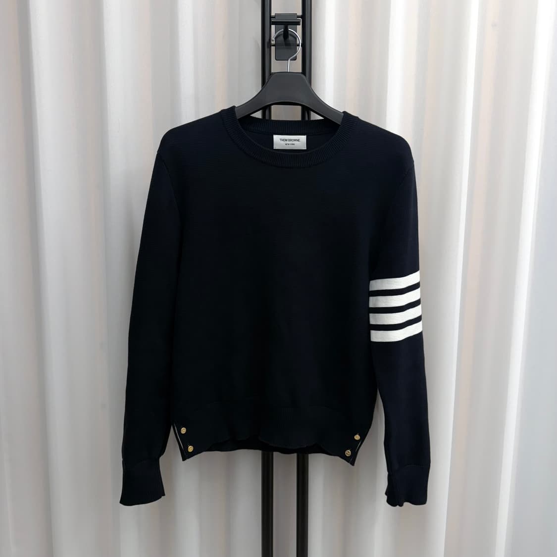[2] 톰브라운 밀라노스티치 금장 니트 상품이미지1