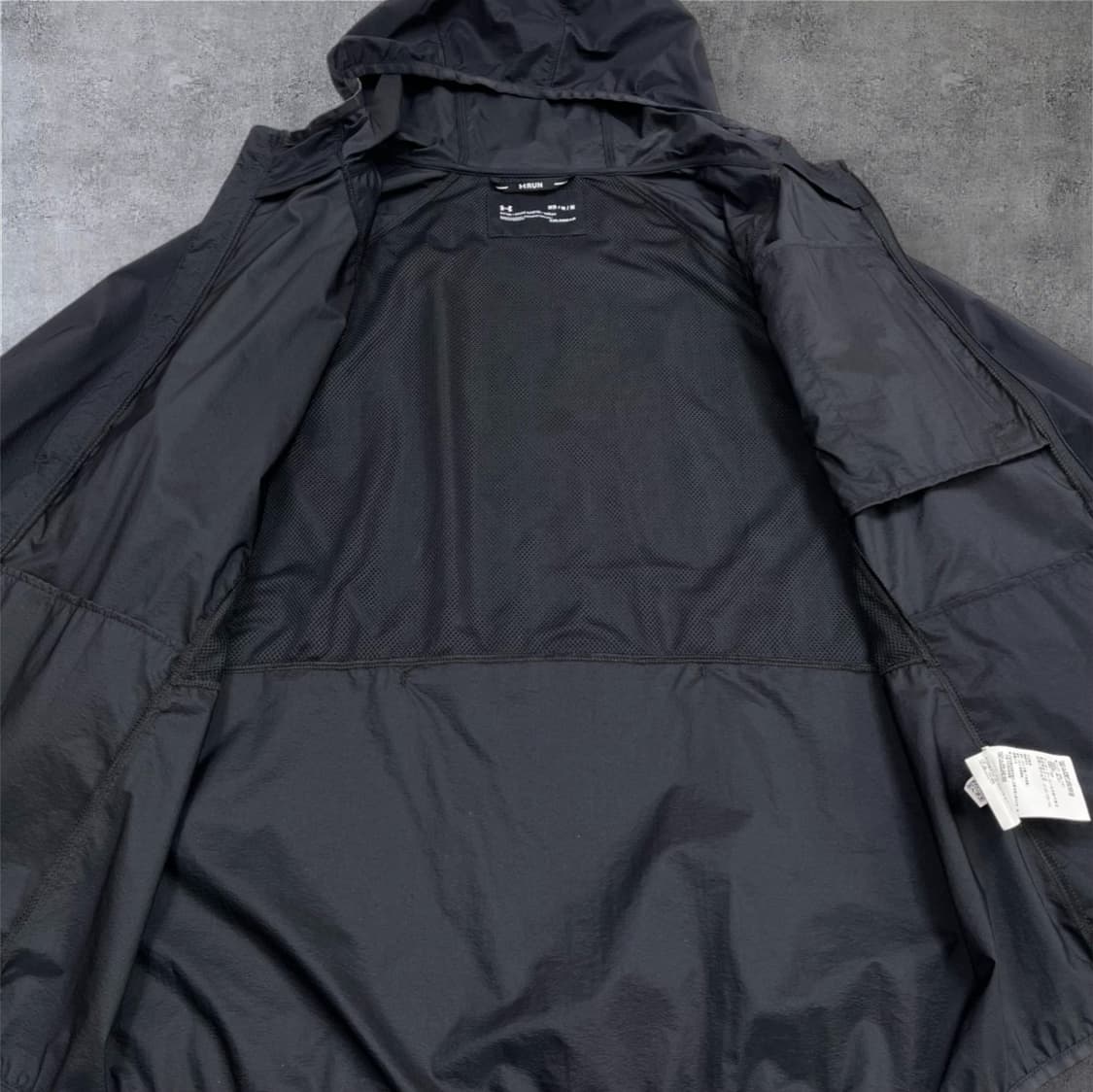 언더아머 Under armour 블랙 러닝 후드 바람막이 집업 M 상품이미지2