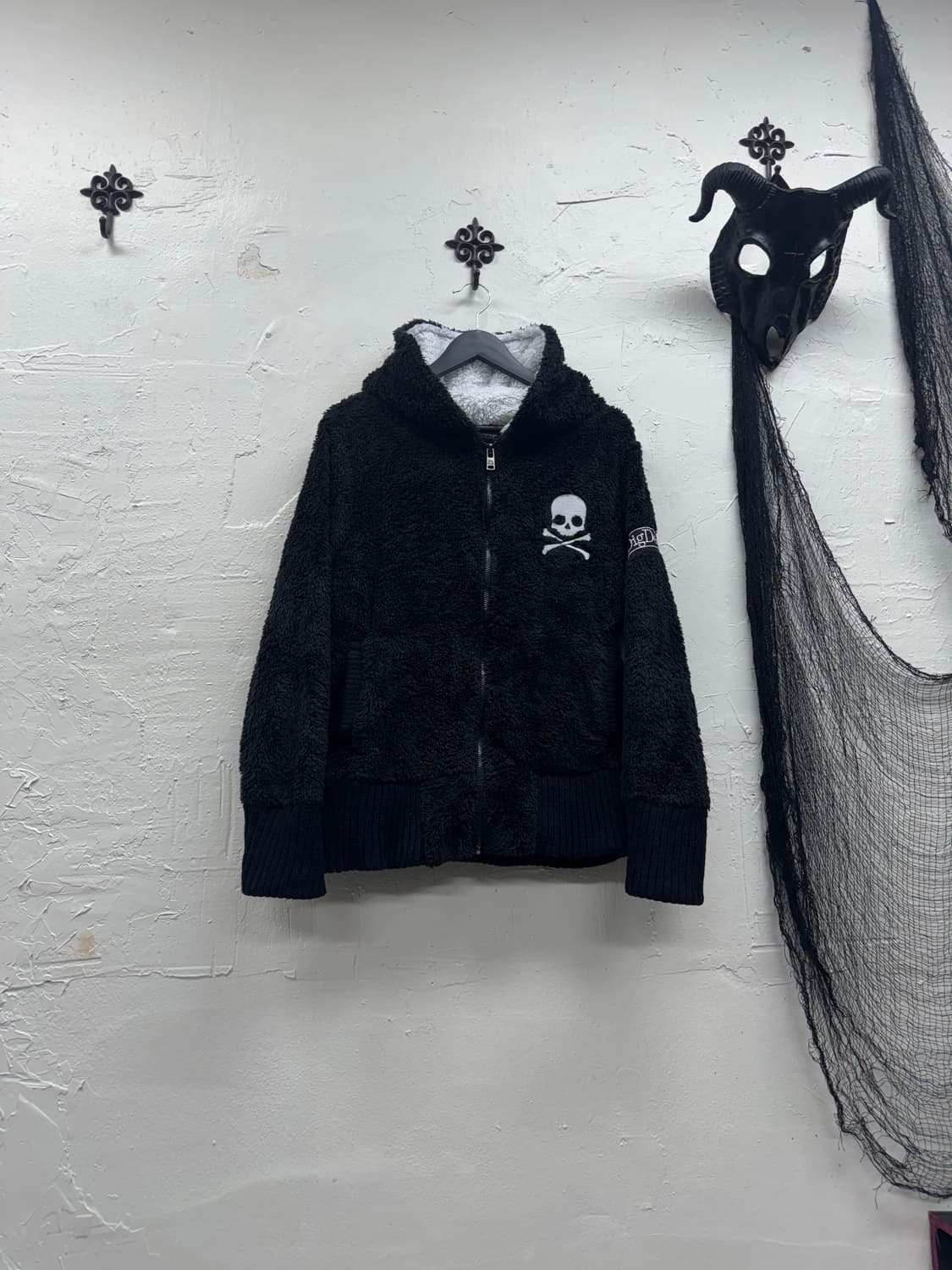 Dig deep 00s back cross fur fleece  상품이미지2
