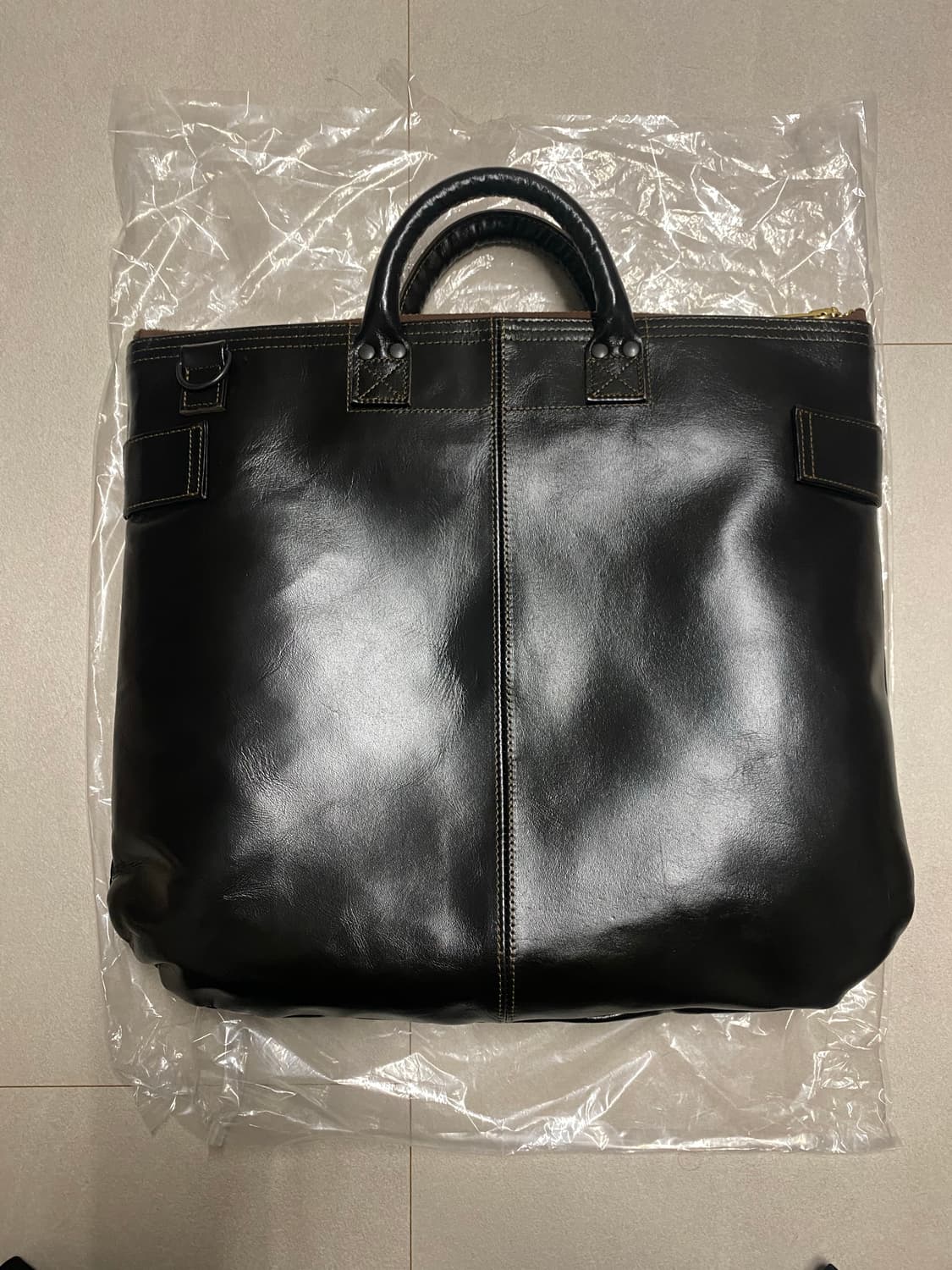 토이즈맥코이 레더 헬멧백 브라운 판매합니다. 상품이미지2