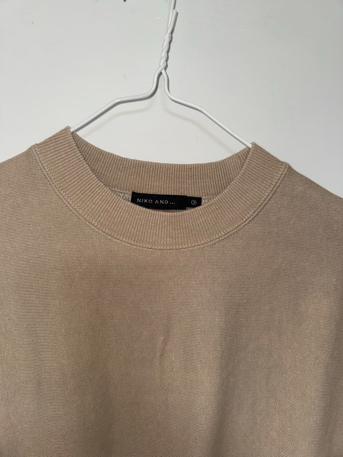 Niko And 맨투맨 베이지 상품이미지3