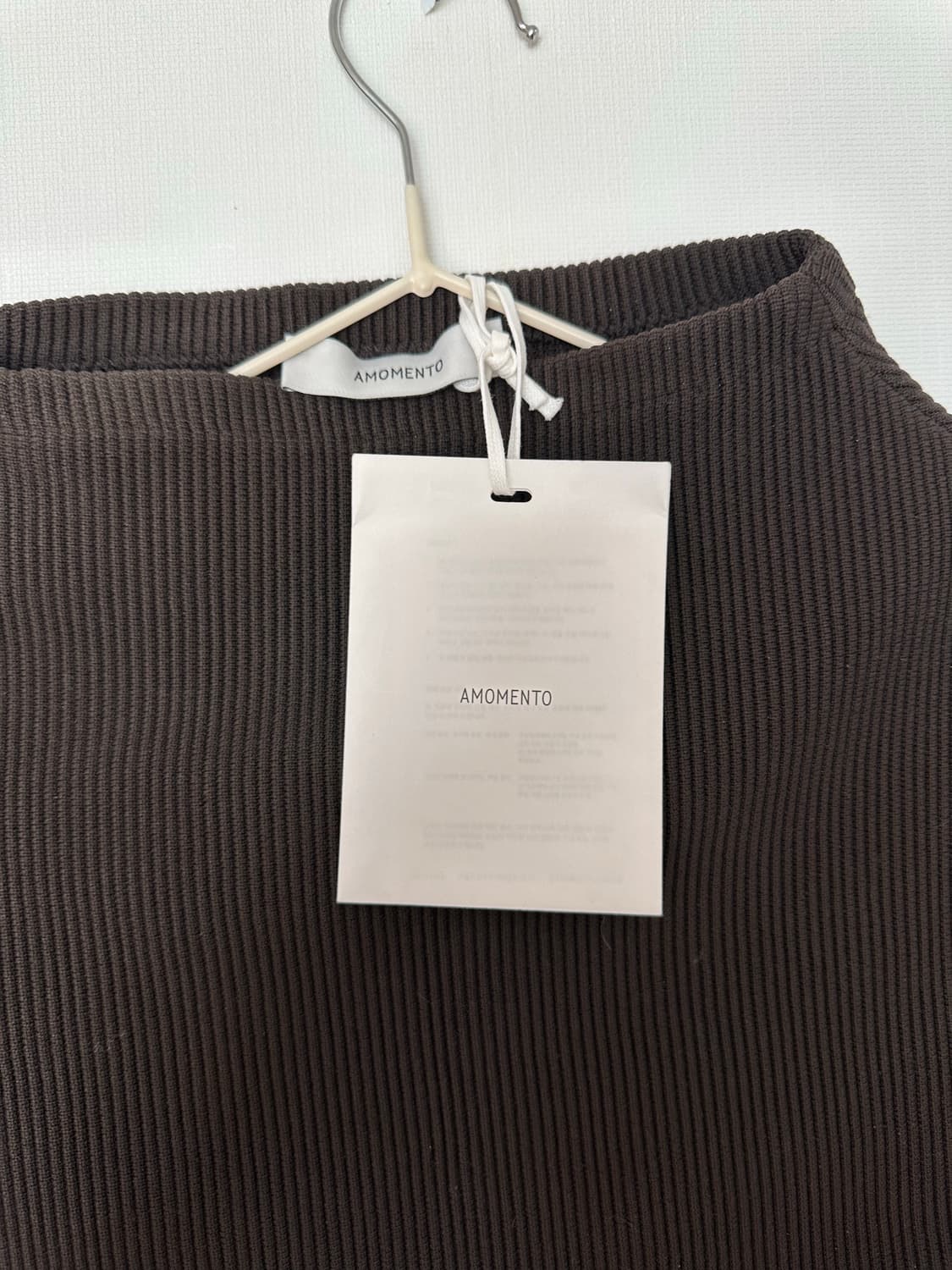 아모멘토 브라운 하프넥 민소매 크롭 베스트 슬리브 상품이미지2