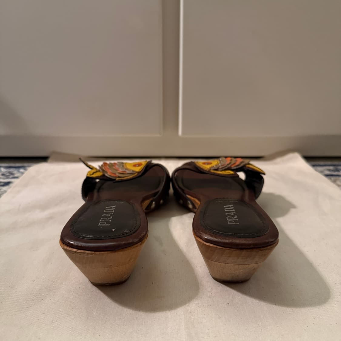 프라다 피쉬 우드 뮬 샌들 상품이미지4