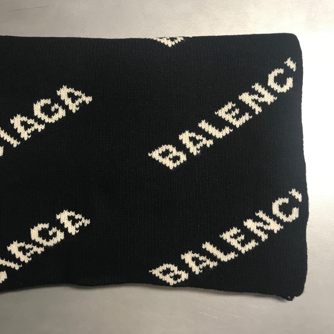 발렌시아가 머플러 상품이미지2