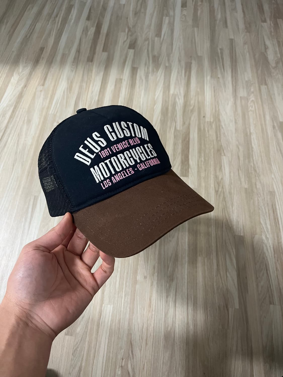 데우스 엑스 마키나 모자 상품이미지1