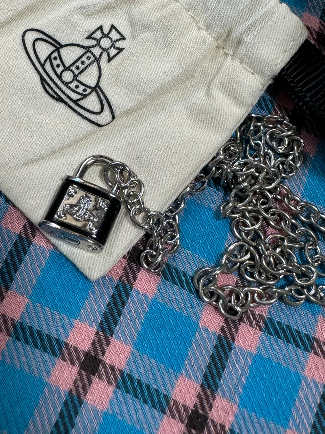 비비안웨스트우드 패드락 자물쇠 팬던트 상품이미지3