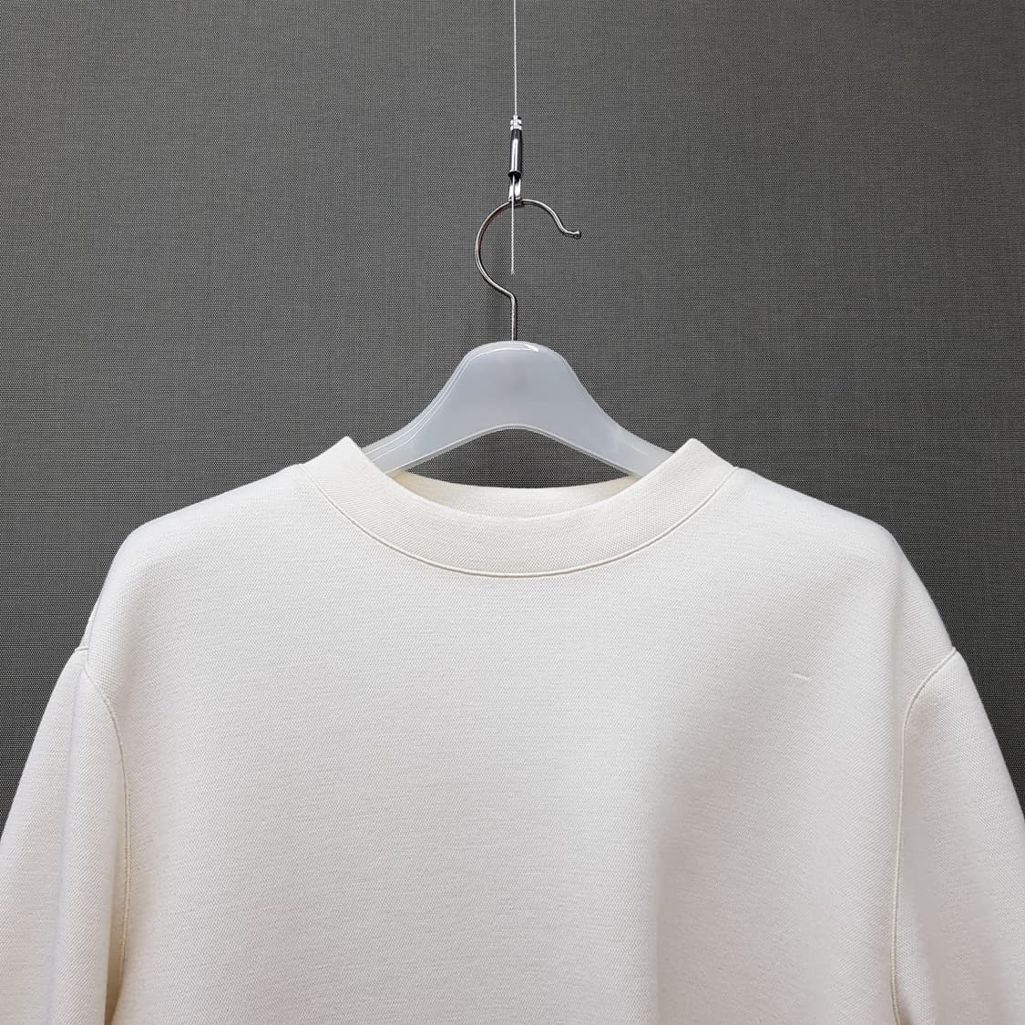 한섬 랑방 리본 포인트 스웻셔츠 88-98-165사이즈 상품이미지3