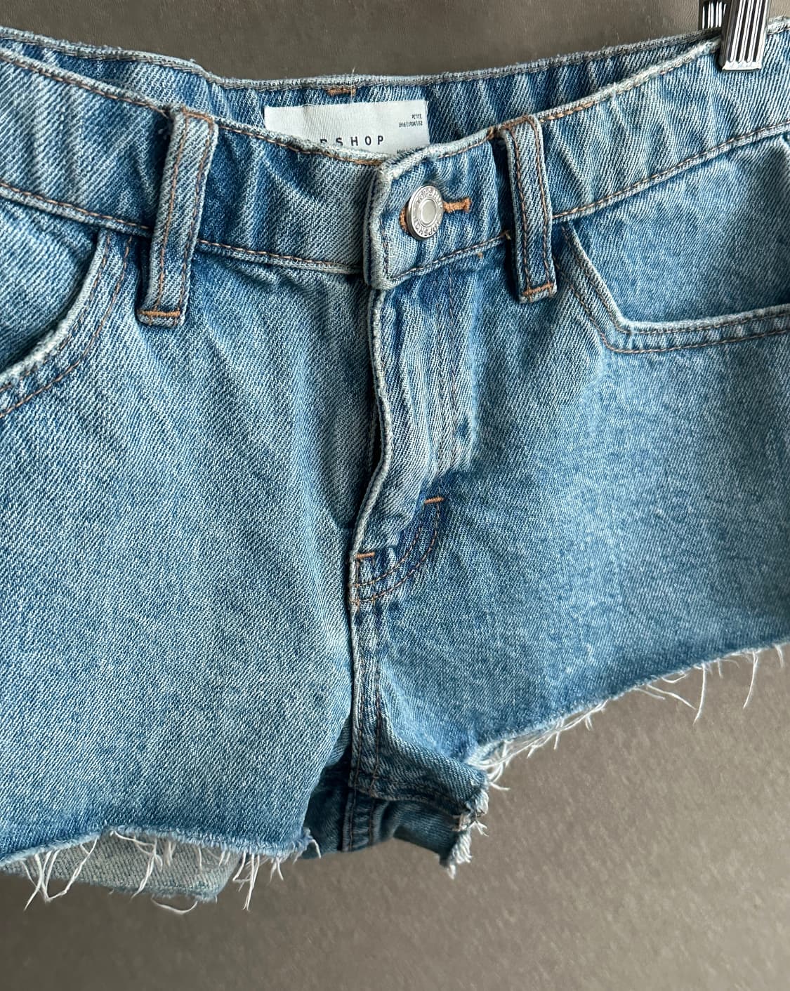 탑샵 로우라이즈 데님쇼츠  상품이미지4
