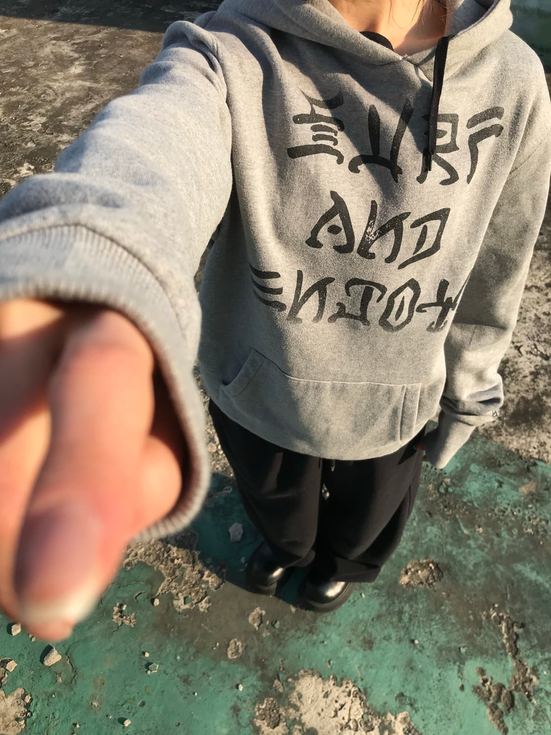 그레이 노트 그래픽 후디 상품이미지3