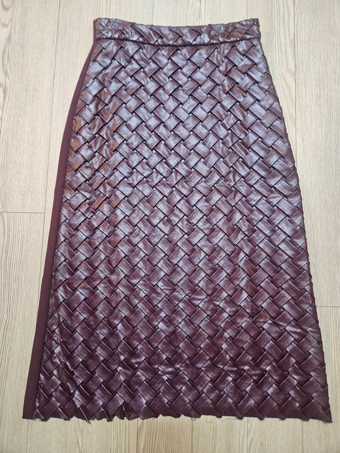 비건 레더 꼬임 스커트  상품이미지1