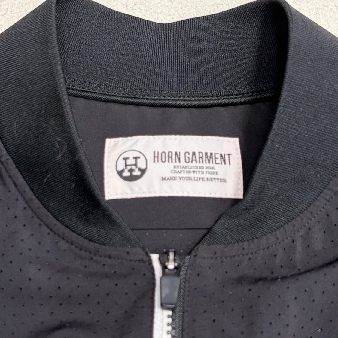 HORN GARMENT 블랙 솔리드 경량 펀칭 윈드브레이커 L 상품이미지5